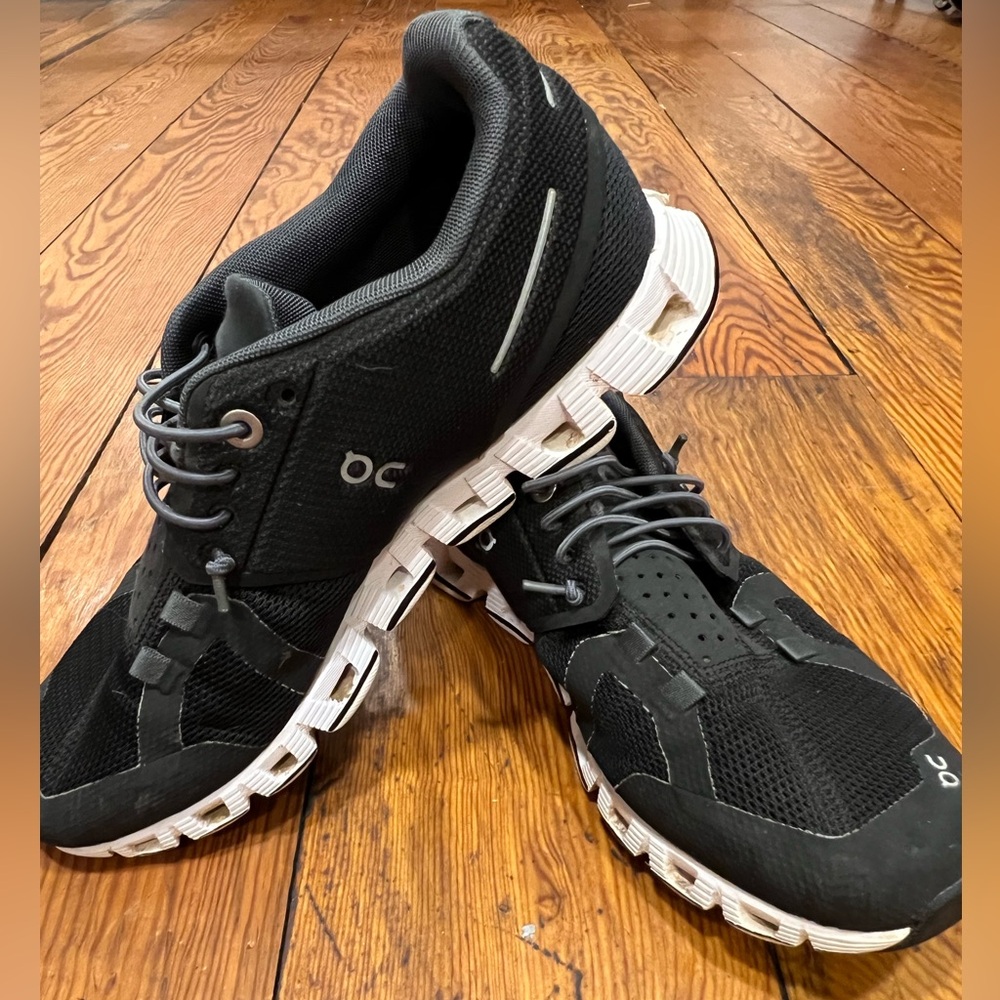 On running Women’s Sneakers - 6.5